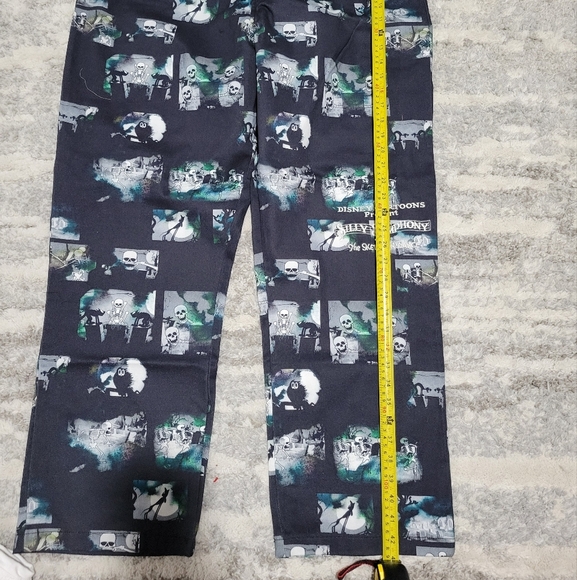 Disney Men's Black Graphic Pants - Picture 14 of 16